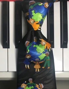 BROTHER / Schullehrer schicke mehrfarbige Poly-Krawatte ""Kinder umarmen den Planeten - Bild 1 von 7
