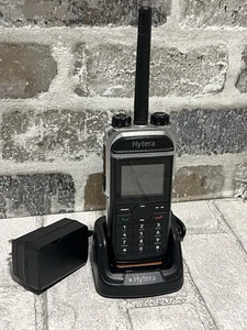 PD682 Um Hytera DMR Digital/ Analog, two way radio UHF 400-527 MHz w/ Charger - Zdjęcie 1 z 20