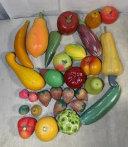 29 Pieces Vintage Hand Carved Hand Painted Wooden Fruit & Vegetables - Picture 1 of 11