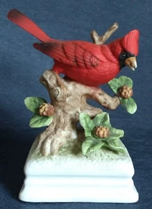 Vintage ~ Gorham ~ PORCELAIN MUSIC BOX ~ Red Cardinal on Branch ~ Square Base - Picture 1 of 7