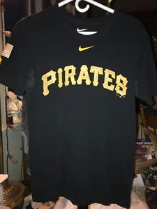 NIKE Athletic Cut PITTSBURGH PIRATES Herren S T-Shirt CIRCLE/DOT Desert CAMO FLAG - Bild 1 von 11