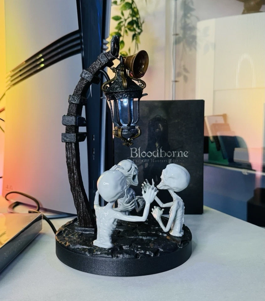 Bloodborne lanterna figure 25 cm Con Led Dipinta A Mano - Immagine 1 di 4