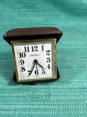 Fantastic Vtg Seth Thomas Wind-up Travel Alarm Clock Glow in the Dark Works J2 Cover