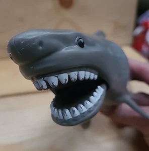 8" Animal Planet Great White EXTREME SHARK ADVENTURE Chomping Action Shark/GRAY! - Picture 1 of 9