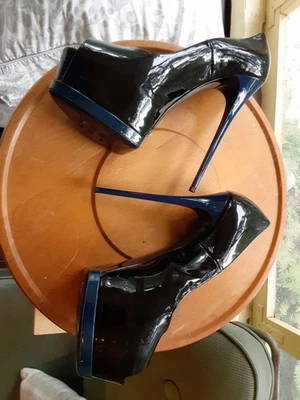 Lorenzi Pumps Size 39 Black & Blue Patent - Image 1 of 4