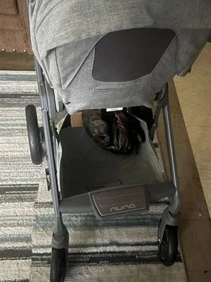 Cochecitos para bebés ligeramente usados Foto 1 de 4