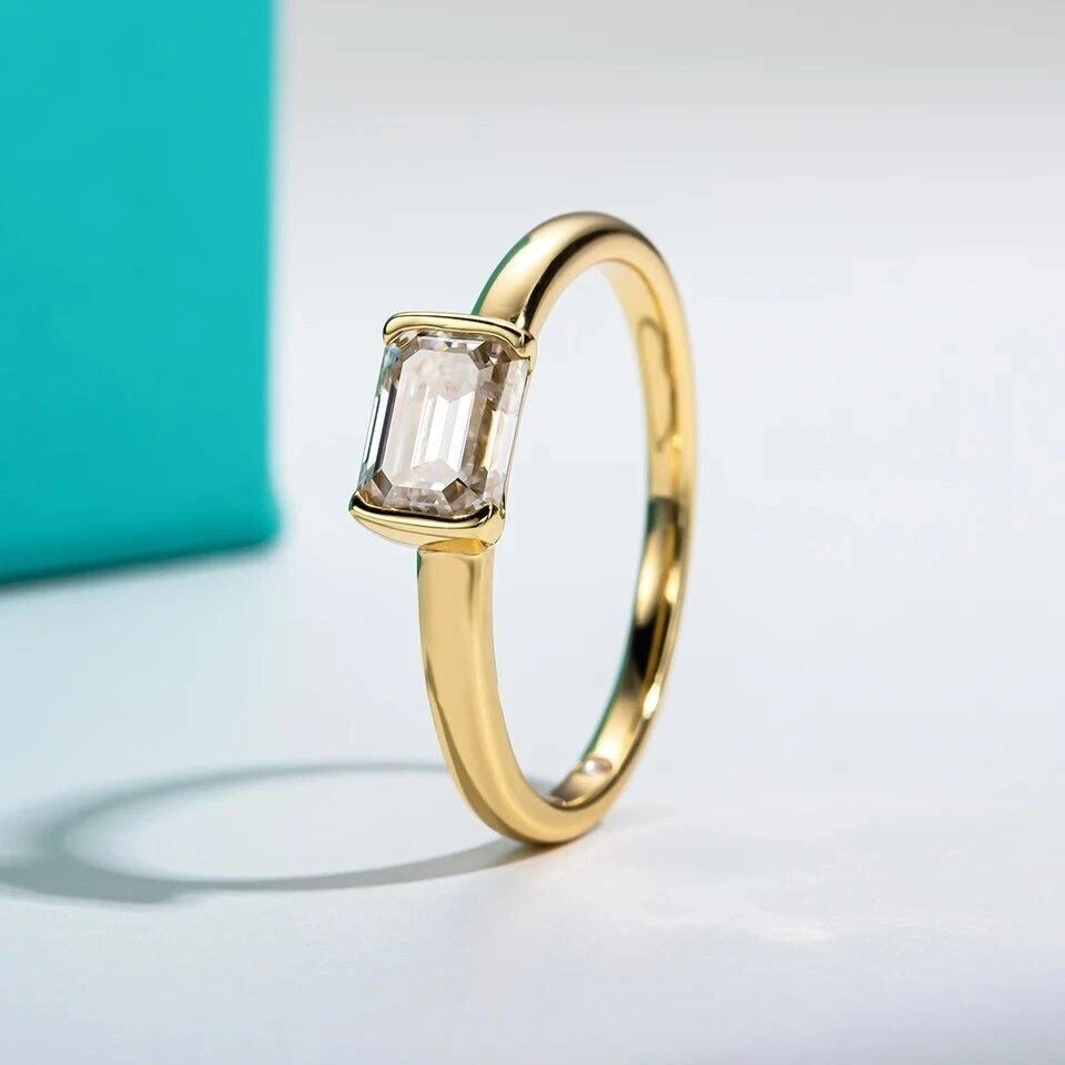 1 Carat Emerald Cut Lab-Created D Colour Ring Yellow Gold Diamond Test Pass US:9 - Image 1 of 4