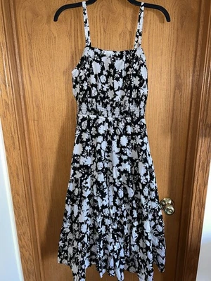 Vestido midi MAURICES con capas en capas línea A de algodón M blanco y negro forrado floral Foto 1 de 4