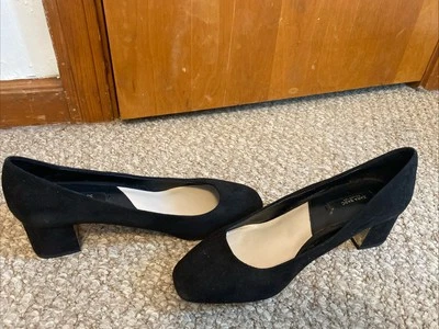 Tacón bajo Zara para mujer de la colección Basic Foto 1 de 4