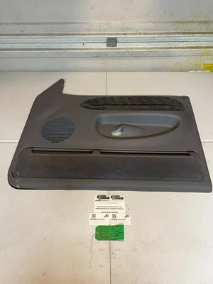 Painel de porta de passageiros cabine cinza claro fabricante de equipamento original 1998-2002 Dodge Ram 1500-3500 EXT - Imagem 1 de 4