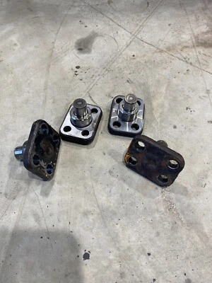 1986-95 suzuki samurai front axle trunion caps - Image 1 of 3