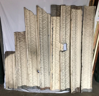 43 pies Linier techo de hojalata antiguo arco gótico cala flor de lis antiguo de colección 177-24B Foto 1 de 4