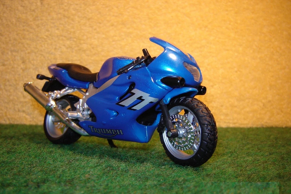 1:18 Triumph TT 600 Blau MAISTO WELLY 00792 - Bild 1 von 1