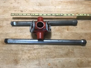 Ridgid Tools 3-Way Pipe 1/2", 3/4", 1" Threader No. 31-A Includes 2 Handles - Picture 1 of 11