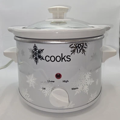 JCPenney Cooks 1,5 cuartos olla de cocción lenta copos de nieve blancos diseño vacaciones invierno Foto 1 de 4