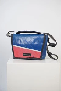 FREITAG F31 Blue Red Messenger Bag Recycled Tarpaulin Large Expandable - Picture 1 of 20