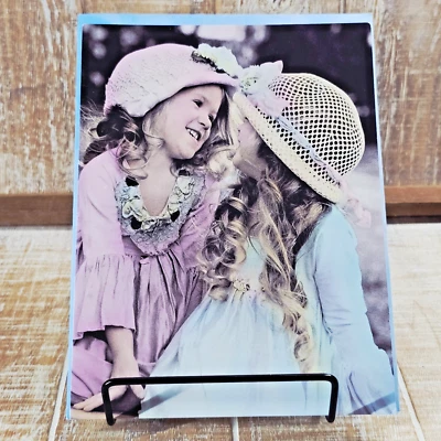 Tarjeta de felicitación de cumpleaños Leanin Tree niñas amigas rosa azul diversión Foto 1 de 4