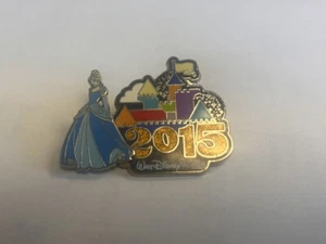 WDW 2015 Cinderella In A Blue Gown Glitter 3-D Disney Trading Pin - Picture 1 of 2