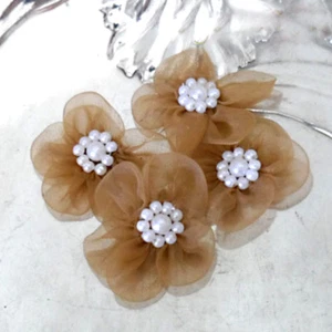 4 Perles FLEUR TISSU TRANSPARENT LÉGER - MARRON CLAIR - COEUR PERLES - 33 mm - Picture 1 of 3