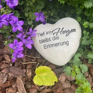 Grabschmuck Grab-Herz mit Spruch "Tief im Herzen bleibt die Erinnerung" - Bild 1 von 3