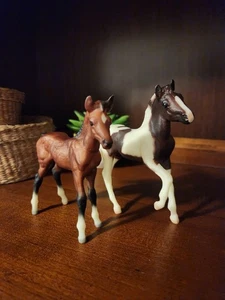 Vintage Breyer Classic/Freedom horses Set 2 foals Pinto Bay  - Picture 1 of 5