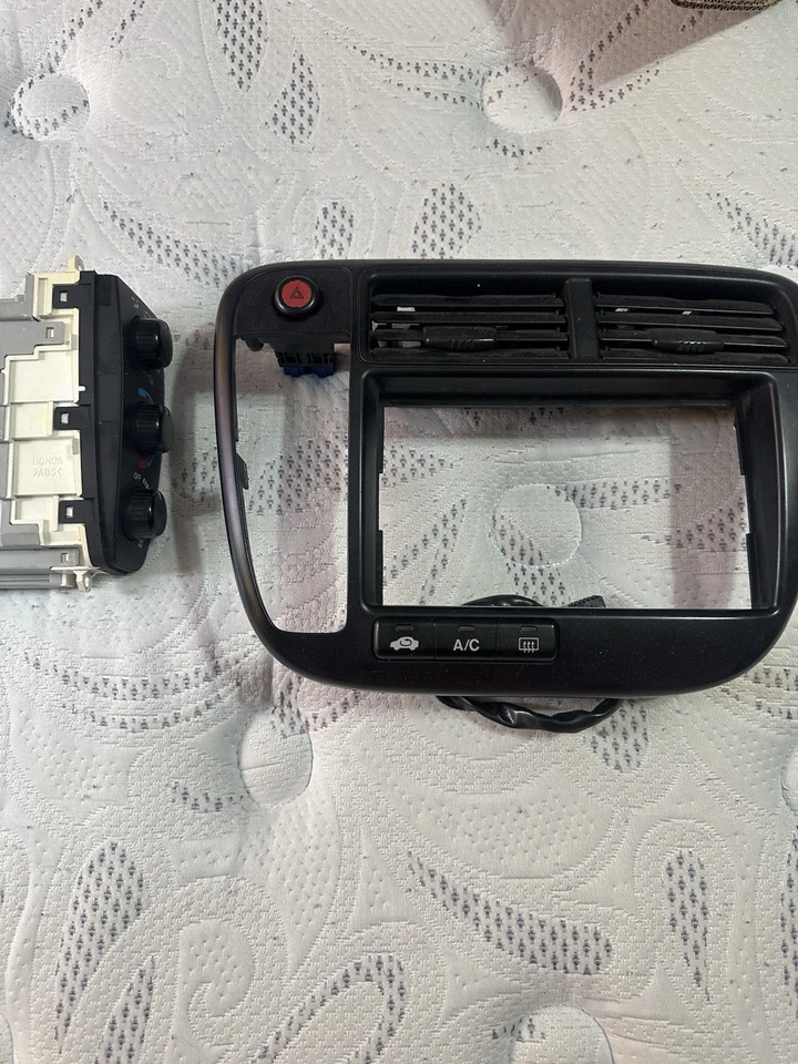 99-00 Honda Civic Climate Control Bezel W/ Controls good condition  - Image 1 of 1