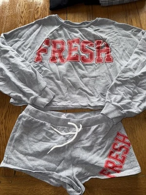 Conjunto de pijama sudadera/pantalones cortos para mujer Juicy Couture Fresh S Foto 1 de 4