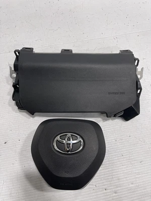 TOYOTA RAV4 2019-2023 STEERING WHEEL AND DRIVER SIDE KNEE AIRBAG OEM Foto 1 de 4