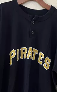 Camisa Henley Mangas Cortas Majestic Pittsburgh Pirates para Hombre 2XL - Imagen 1 de 6