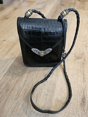Cartera de cuero negra Brighton de colección con cierre de mariposa  Foto 1 de 4