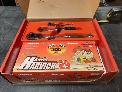 2001 SNAP ON Kevin Harvick #29 Looney Toons Monte Carlo Action 1:24 Diecast - Imagem 1 de 4