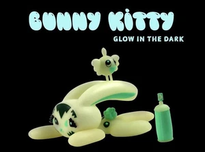 Brand New 3DRETRO Bunny Kitty GID Vinyl Figure by DAVE PERSUE - Picture 1 of 6