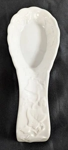 White Farmhouse Embossed Grape Leaf Ceramic  Scalloped Spoon Rest Country Table - Picture 1 of 3