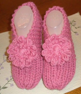 ZAPATILLAS TEJIDAS A MANO MUJER/DAMA MEDIANAS con DASIY 7-9 NUEVAS "LINDAS" Foto 1 de 4