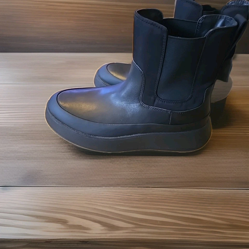 Fitflop Womens 8.5 Muck Boot - Image 1 of 4