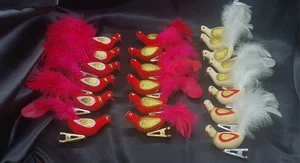 Vintage 50er Jahre Lot 20 beflockte Clip On Vogel Ornamente rot weiß gold Japan - Bild 1 von 16