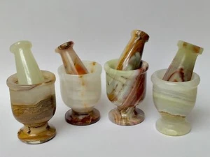 Ein Mörser und Stößel Onyx Stein Gewürz Kräuter Salz Pfeffermühle Mörser & Stößel. - Bild 1 von 12