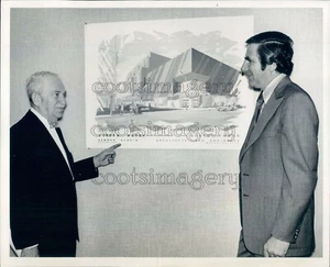 1975 Press Photo Architects Sumner & Arthur Schein of Brookline MA - Picture 1 of 2
