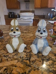 Two WADE ARTHUR HARE C&S Collectibles 1 Blue 1 Lt Brown Slip Cast 5.25 inch high - Picture 1 of 14