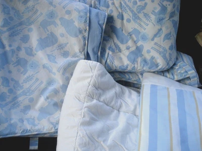 Amy Coe Mod Safari Azul Blanco Juego de Cuna de Tres Piezas Edredón Inserto Falda de Cuna  Foto 1 de 4