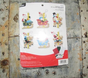 NEU Bucilla Weihnachten Filz Ornamente Kit "Karussell Santa" 86950E 6er Set Neu aus altem Lagerbestand - Bild 1 von 3
