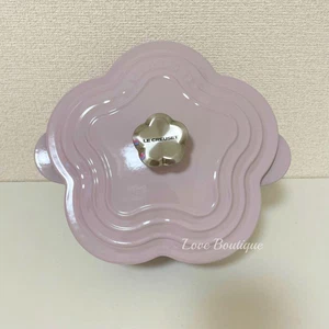 Le Creuset Cocotte Fleur Blume rosa 7,8" 2 Quart Silber Knopf Duch Kostenloser Versand Geschenk Japan - Bild 1 von 5