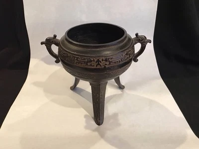 Japanese Tripod Ding Incense holder metal/bronze black finish with two handles - Image 1 of 4