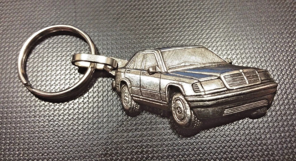Mercedes MB Keyring 190 Silver Relief - Dimensions Vehicle 1 31/32x1 1/16in - Image 1 of 1