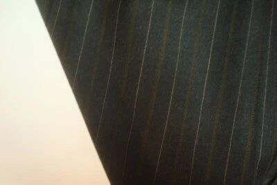 Tela de franela de lana del Reino Unido de 3,86 yardas 120s traje 9 oz rayas negras 139" Foto 1 de 4
