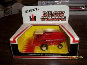 ERTL 1/80 SCALE DIE-CAST INTERNATIONAL COMBINE WITH CORN HEADS PART# 1520-141H - Picture 1 of 4