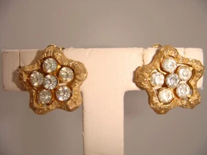 VINTAGE SIGNIERTE CORO STRASS GOLDFARBENE FLORAL CLIP ON OHRRINGE NACHLASS - Bild 1 von 12