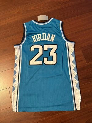 Nueva con etiquetas Camiseta de baloncesto Michael Jordan X-Large #23 North Carolina Tar Heels EE. UU. Foto 1 de 4