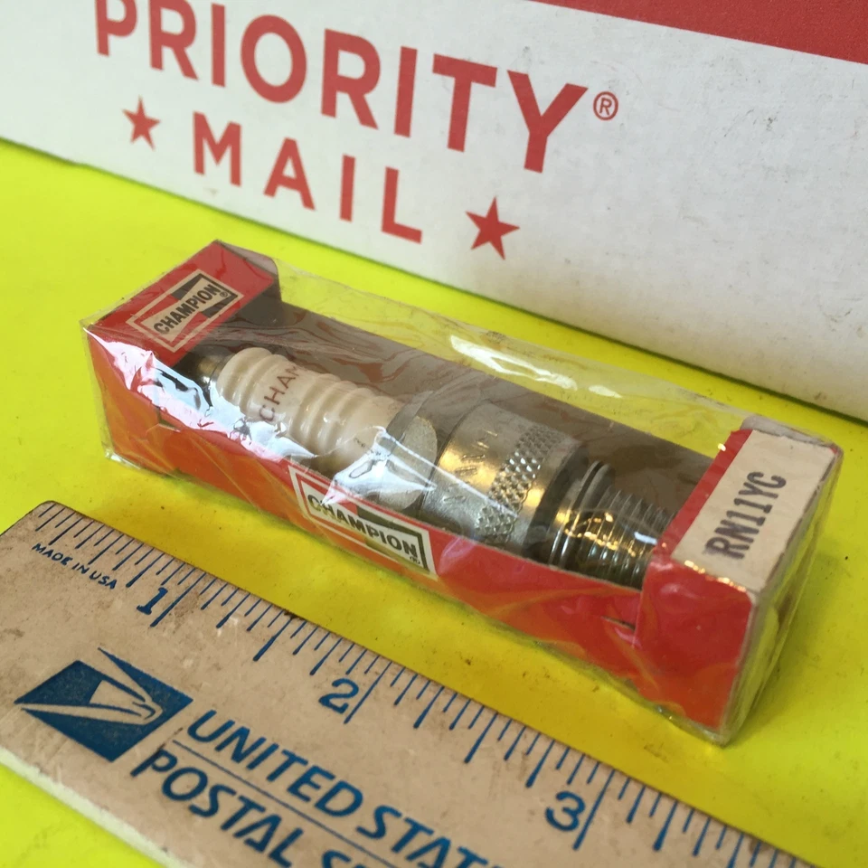 Bujía antigua, granja, auto, marina.  Campeón.  RN11YC.   Artículo: 2296 Foto 1 de 1