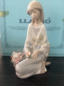 Lladro No 7607 Canción de Primavera lady with flowers Boxed Brillo 1988 - Picture 1 of 23